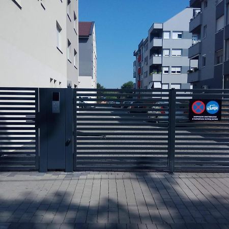 Apartment Cherry Gold 즈레냐닌 외부 사진