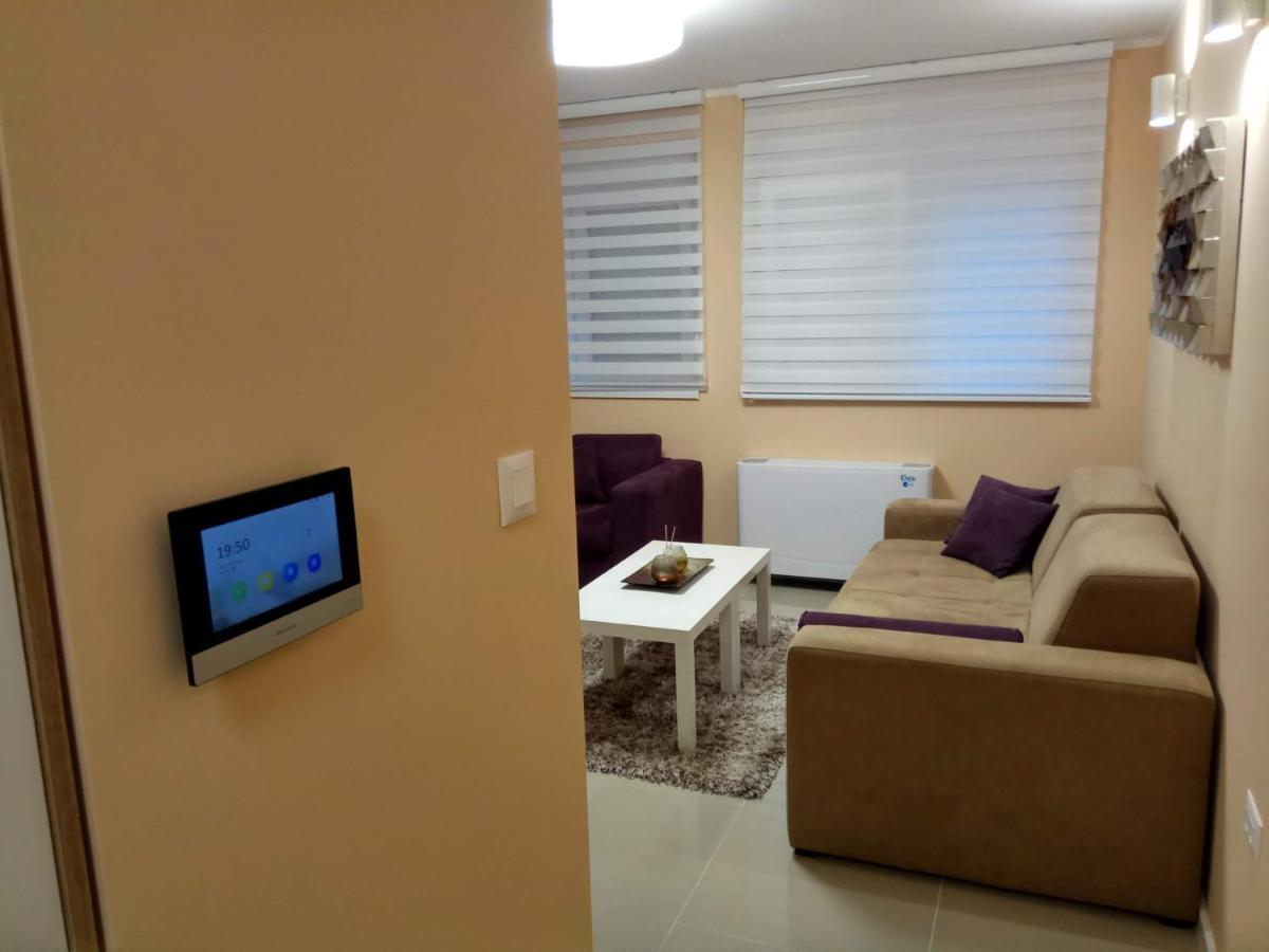 Apartment Cherry Gold 즈레냐닌 외부 사진